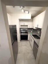 13710 SW 90th Ave in Miami, FL - Foto de edificio - Building Photo