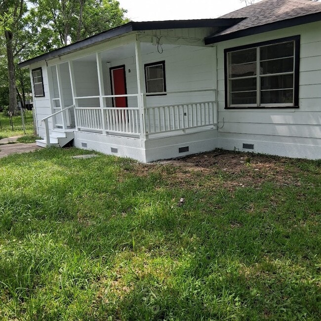 104 Co Rd 2401 in Hull, TX - Building Photo - Building Photo