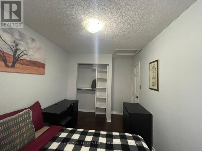 54 Carrie Crescent in Brampton, ON - Building Photo - Building Photo