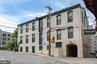 4 Leverington Ave in Philadelphia, PA - Building Photo - Building Photo