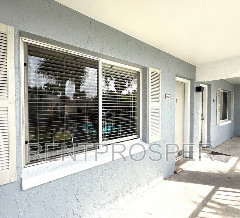 122 Water Front Way in Altamonte Springs, FL - Building Photo