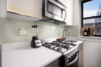 348 E 110th St in New York, NY - Building Photo - Building Photo
