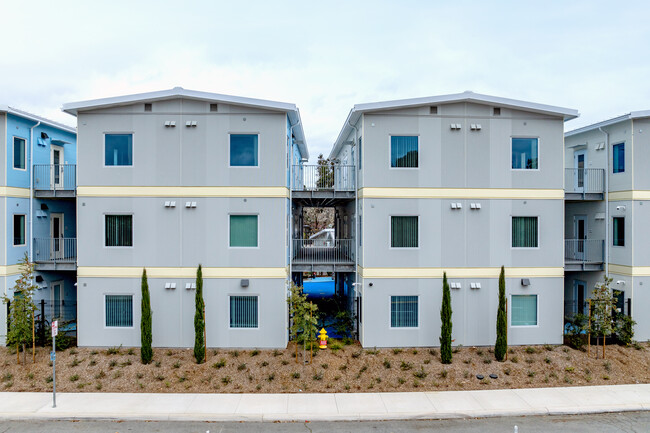 Prefab Project in San Jose, CA - Foto de edificio - Building Photo