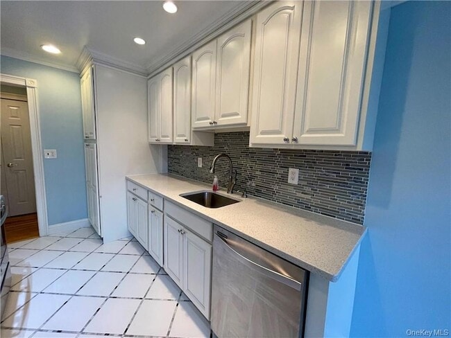 6 Church Ln, Unit L in Valley Cottage, NY - Foto de edificio - Building Photo