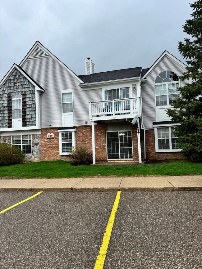 249 Brookwood Dr, Unit 2