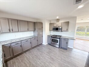 6700 Reeves St in Richland Hills, TX - Building Photo - Building Photo