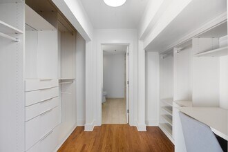 525 W Superior St, Unit 431 in Chicago, IL - Foto de edificio - Building Photo