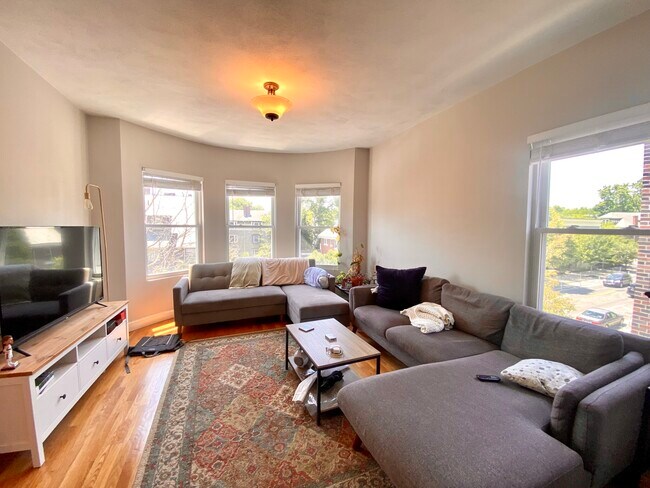 1433 Cambridge St, Unit 3 in Cambridge, MA - Building Photo - Building Photo