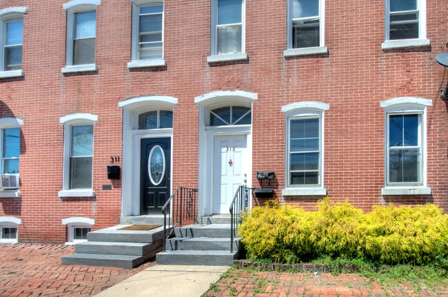 313 E Broad St, Unit 1