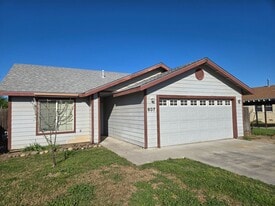 607 S Santa Clara St in Tulare, CA - Building Photo