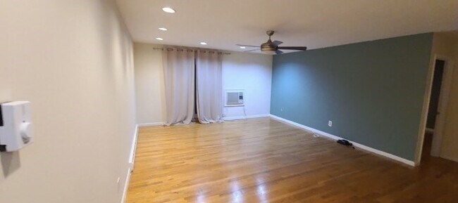 116 Spring St in Boston, MA - Building Photo - Building Photo