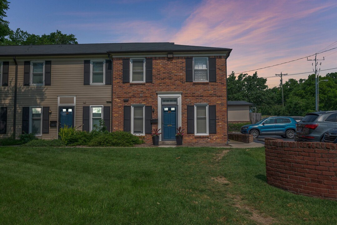 5025 Hillsboro Pike, Unit 1A in Nashville, TN - Building Photo