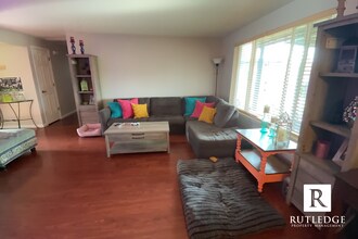 1498 Avalon Dr in Medford, OR - Building Photo - Building Photo