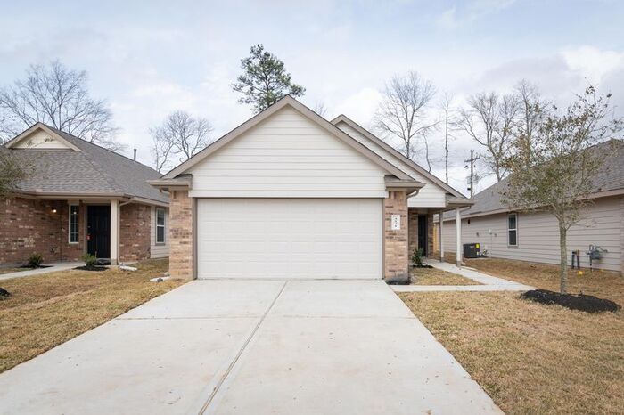 3241 East Chunk Dr in Conroe, TX - Foto de edificio