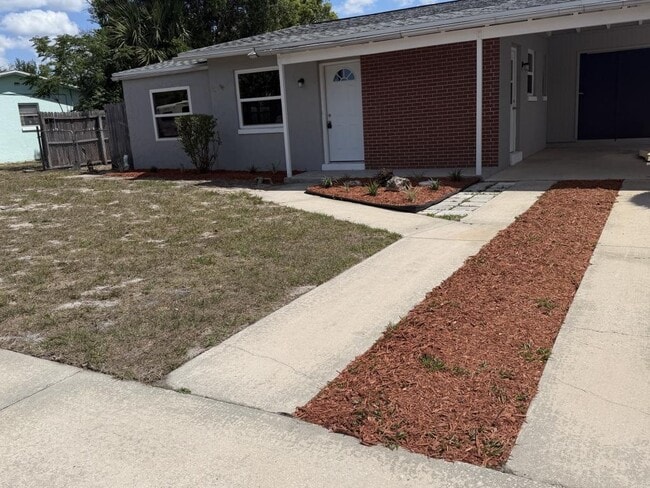 510 Stillwater Ave in Spring Hill, FL - Building Photo - Building Photo