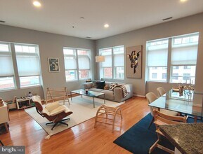 309 Holland Ln in Alexandria, VA - Foto de edificio - Building Photo