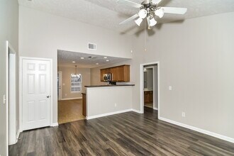 177 Howard Woody Dr in La Vergne, TN - Foto de edificio - Building Photo