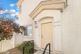 8715 Tomnitz Ave in Las Vegas, NV - Building Photo - Building Photo