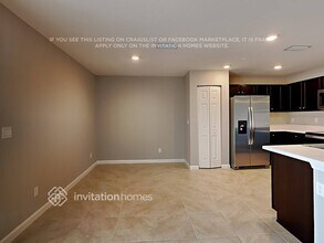 1091 SW Macao Ave in Port St. Lucie, FL - Foto de edificio - Building Photo