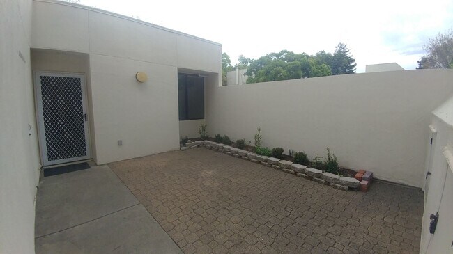 909 Alvarado Ave in Davis, CA - Building Photo - Building Photo