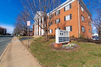 Tarleton Square in Charlottesville, VA - Building Photo - Building Photo