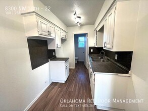 8300 NW 10th St in Oklahoma City, OK - Building Photo - Building Photo
