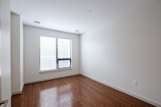 76 Thorndike St, Unit 4 in Brookline, MA - Foto de edificio - Building Photo