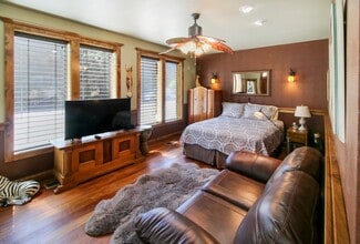 195 East E Street in Jacksonville, OR - Building Photo - Building Photo