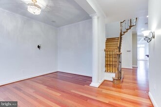 18353 Fairway Oaks Square in Leesburg, VA - Building Photo - Building Photo