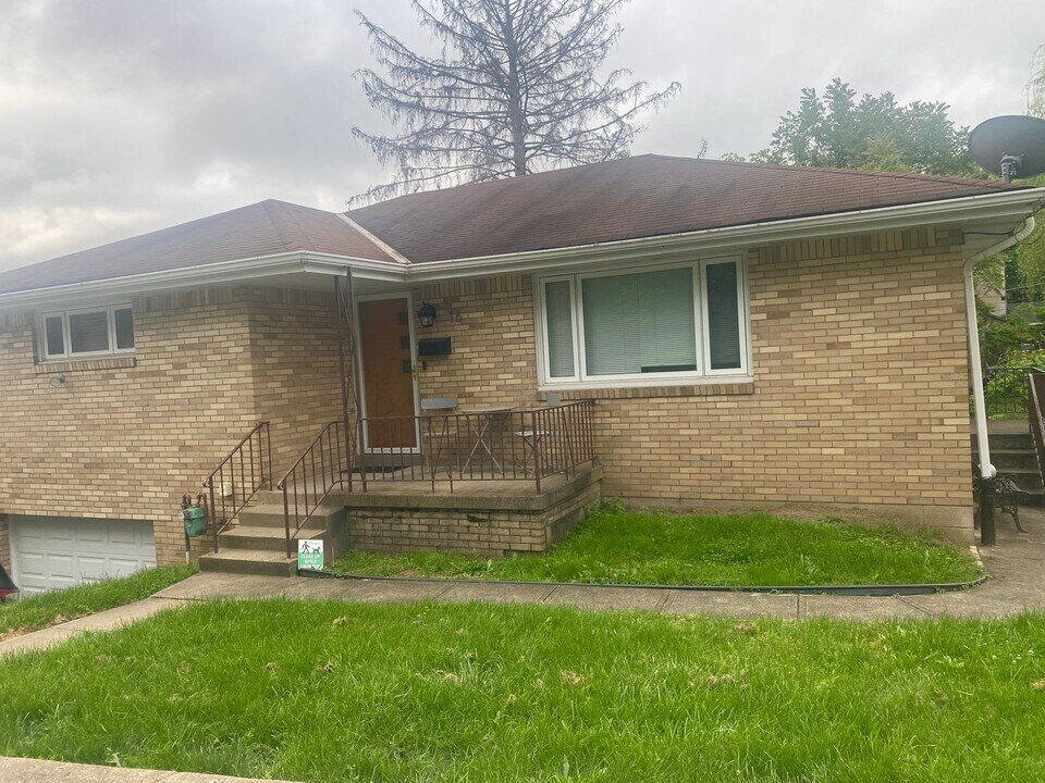 16 Kohlmeyers Ln in Pittsburgh, PA - Building Photo