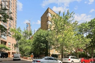 26 St Joseph St in Toronto, ON - Building Photo