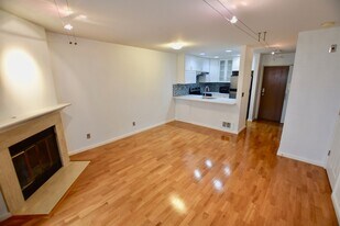 211 Summit Ave E in Seattle, WA - Building Photo