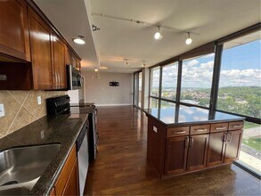 600 Admiral Blvd, Unit 1104 in Kansas City, MO - Foto de edificio - Building Photo