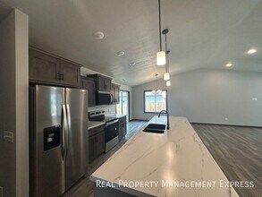 3 Bedroom 2 Bathroom Home for Rent in Sioux Falls, SD - Foto de edificio - Building Photo