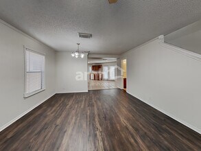 33 Messenger Crk in San Antonio, TX - Foto de edificio - Building Photo