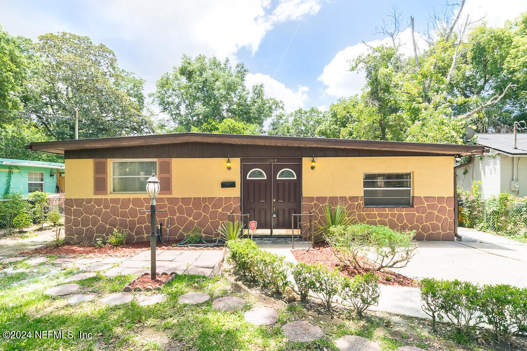 284 E 47th St in Jacksonville, FL - Foto de edificio