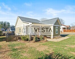 4 Lola Lilly Pl in Asheville, NC - Building Photo