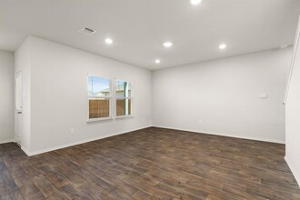 164 Frogmore Lp in Uhland, TX - Foto de edificio - Building Photo