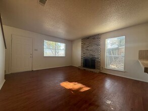 8102 Dunn St in Austin, TX - Building Photo - Building Photo