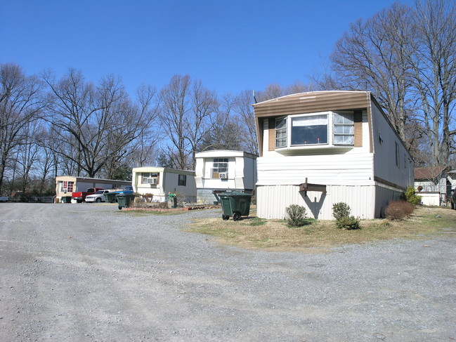 413 Circle Dr in Springfield, TN - Foto de edificio - Building Photo