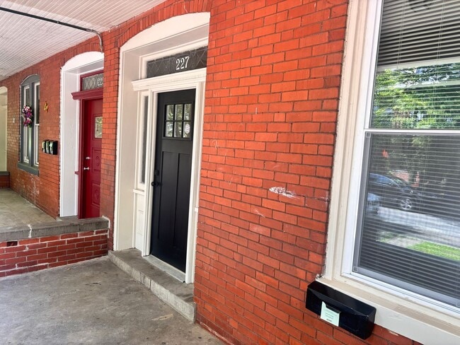 227 Emerald St in Harrisburg, PA - Building Photo - Building Photo