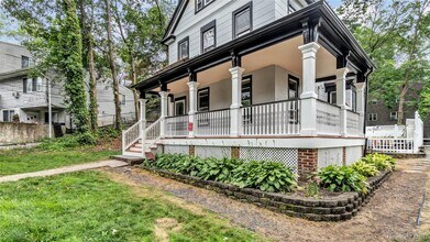 22 Town Path in Glen Cove, NY - Building Photo - Building Photo