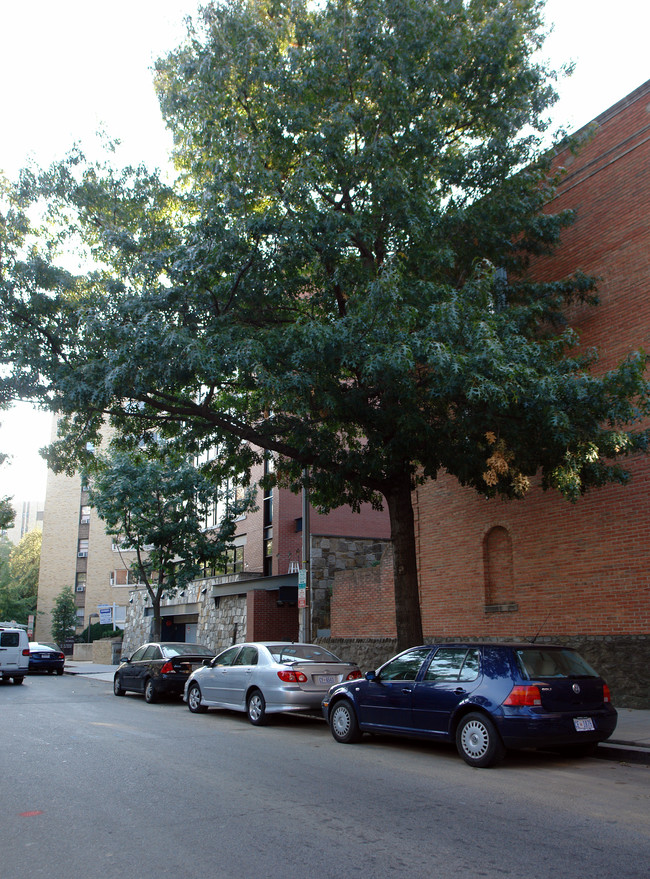 1654 Euclid St NW in Washington, DC - Foto de edificio - Building Photo