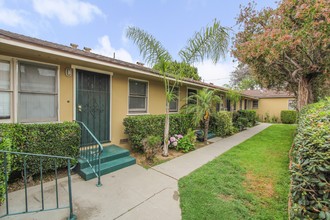Freeman Apartments in Long Beach, CA - Foto de edificio - Building Photo