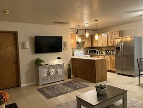 1916 Nighthawk Dr in Edmond, OK - Building Photo - Building Photo