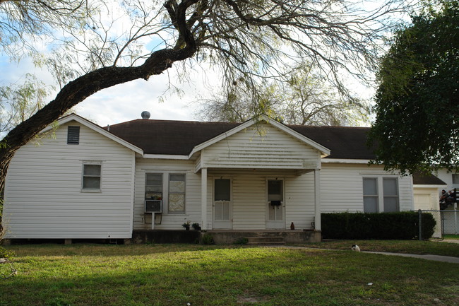 615 Santa Gertrudis St in Kingsville, TX - Building Photo - Building Photo