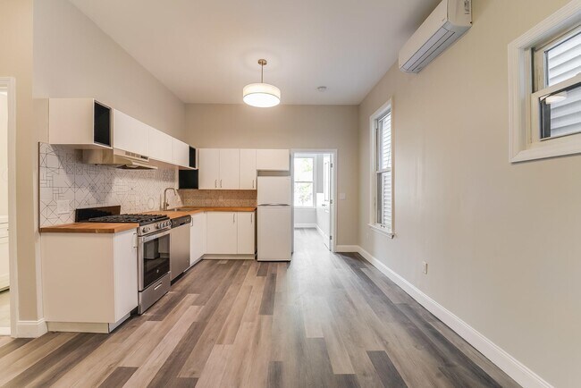 1076 Summit Ave in Jersey City, NJ - Building Photo - Building Photo