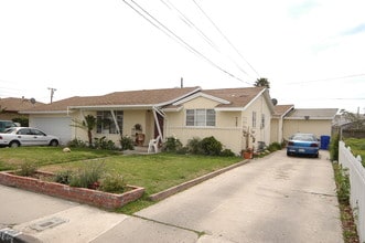 144-148 W B St in Port Hueneme, CA - Building Photo - Building Photo