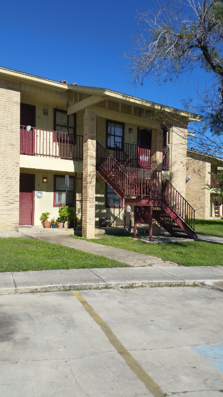 12942 U.S. Hwy 87 W in La Vernia, TX - Building Photo - Building Photo