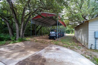 12134 N US Hwy 77 in Schulenburg, TX - Building Photo - Building Photo